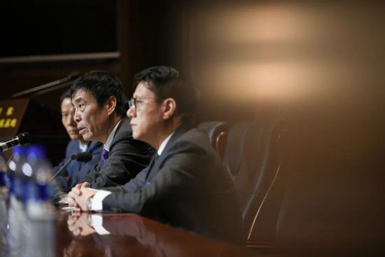 啄木鸟 高压监狱