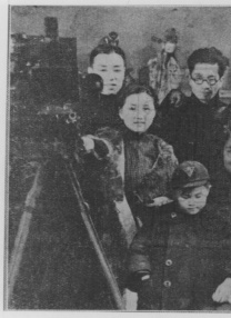 白袜男生踩脸